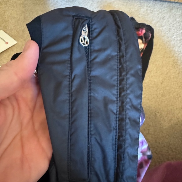 Lululemon Run: Get Up And Glow Jacket
Spring Has Sprung Multi / Black - Picture 4 of 6